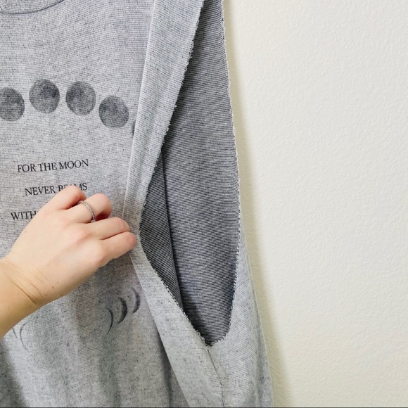 UO•Moon Phases Tank - Picture 5 of 8